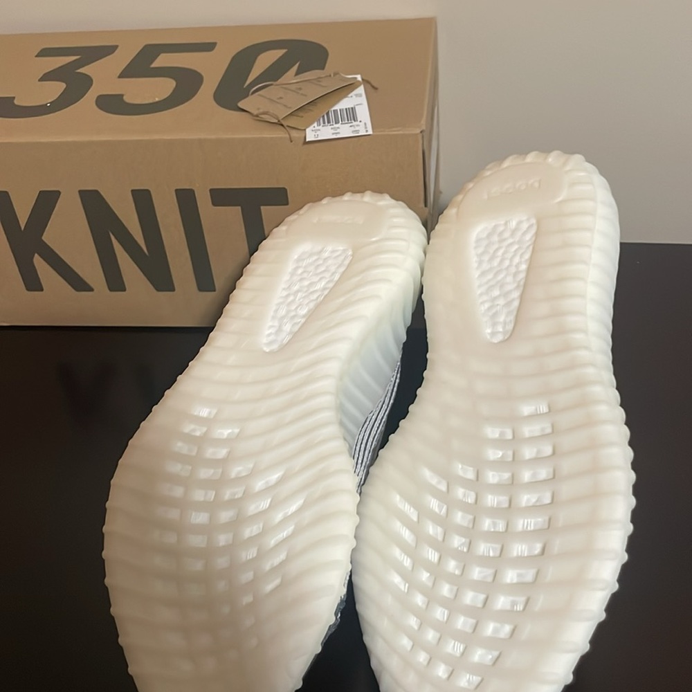 Yeezy - Picture 4 of 6